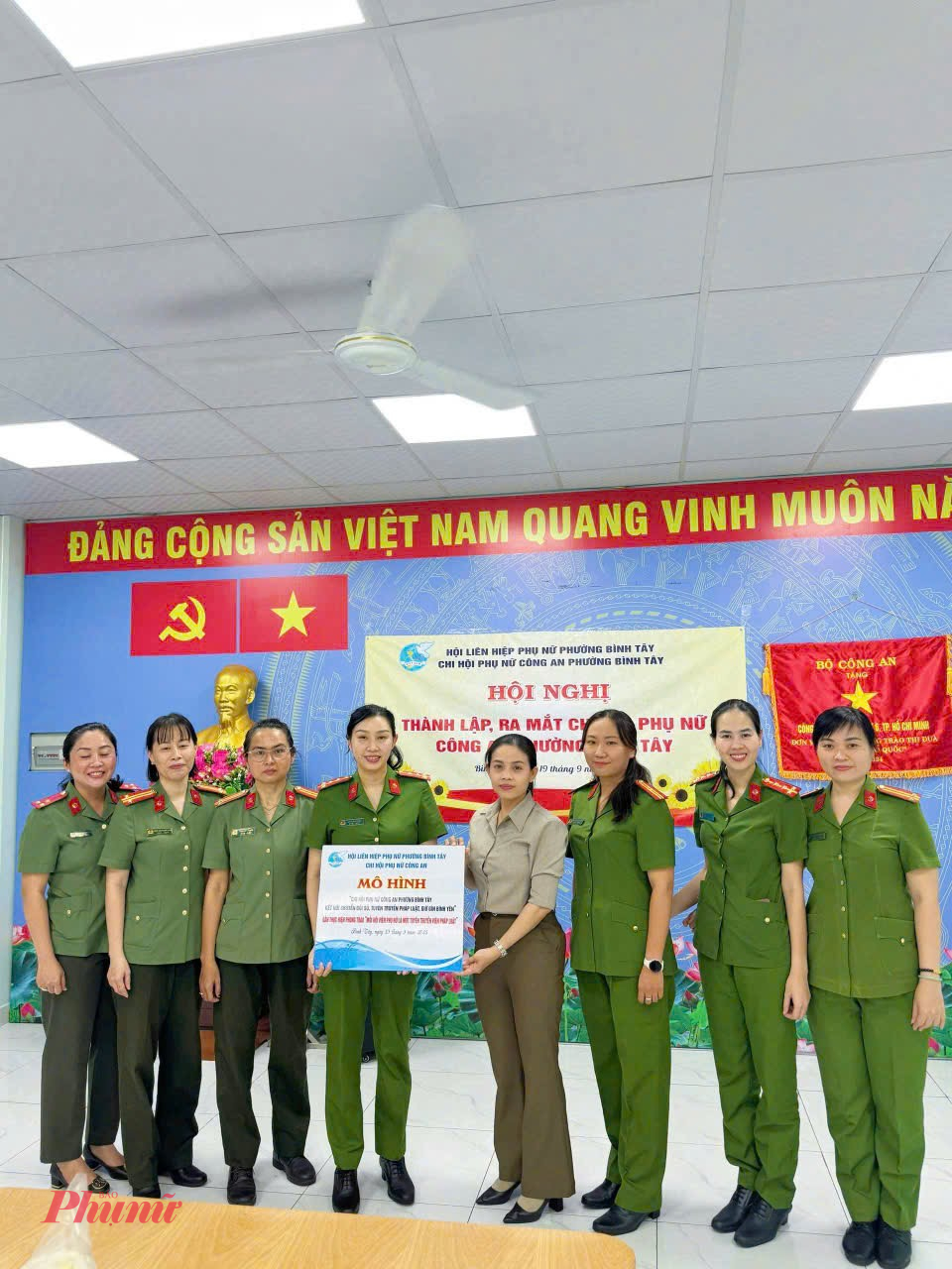 Chi hội phụ nữ Công an phường Bình Tây đăng ký mô hình đăng ký mô hình thi đua đặc biệt Chi hội phụ nữ công an phường Bình Tây kết nối chuyển đổi số, tuyên truyền pháp luật, giữ gìn bình yên”. 