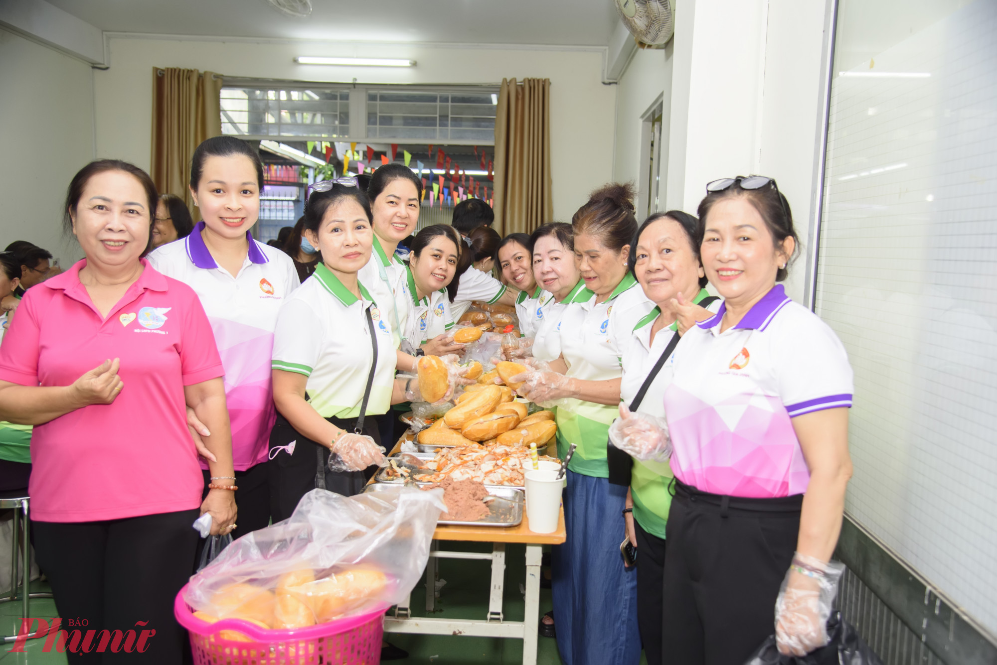 Cán bộ,