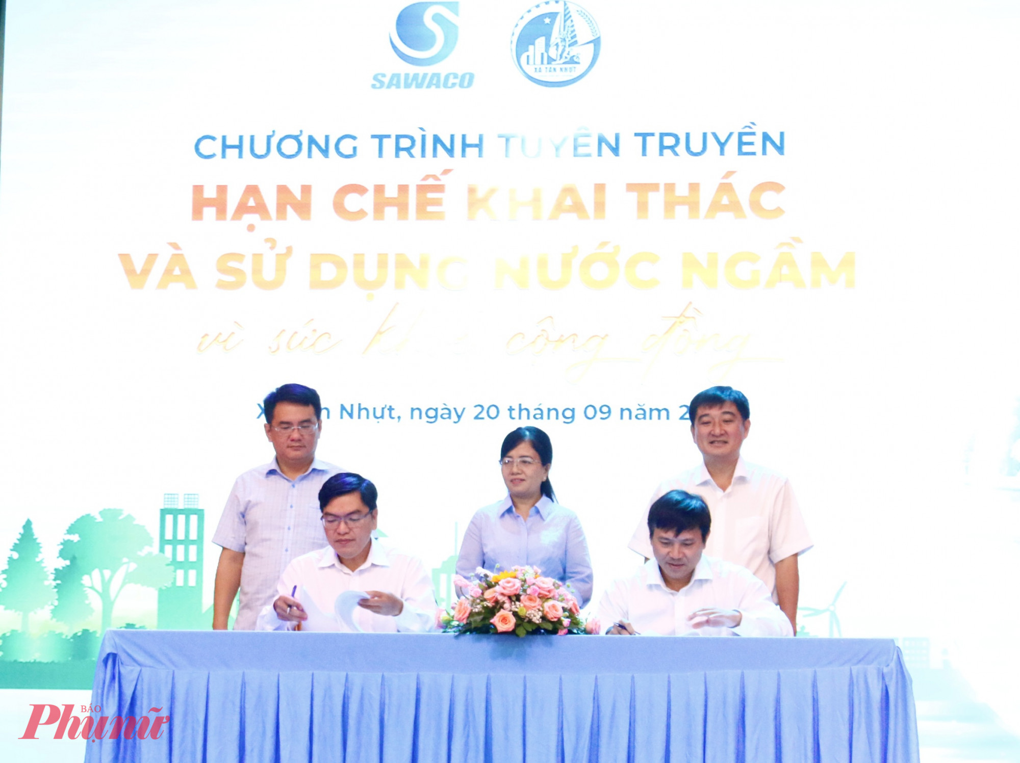SAWACO và địa phương đồng hành nâng cao ý thức sử dụng nước sạch, hạn chế khai thác nước ngầm Đại diện lãnh đạo UBND xã Tân Nhựt và Xí nghiệp cấp nước sinh hoạt nông thôn TPHCM ký kết liên tịch phối hợp về công tác phối hợp quản lý và cung cấp nước sạch trên địa bàn xã Tân Nhựt, giai đoạn 2026–2030