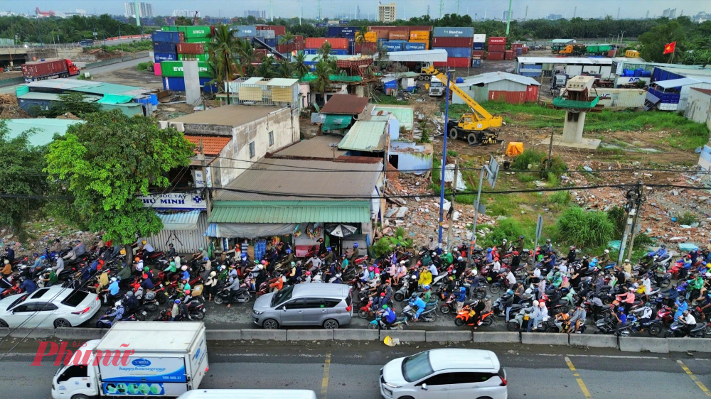 chi phí bồi thường, giải phóng mặt bằng và tái định cư đã “đội vốn” mạnh, từ 504 tỷ đồng ban đầu lên hơn 1.600 tỷ đồng. 