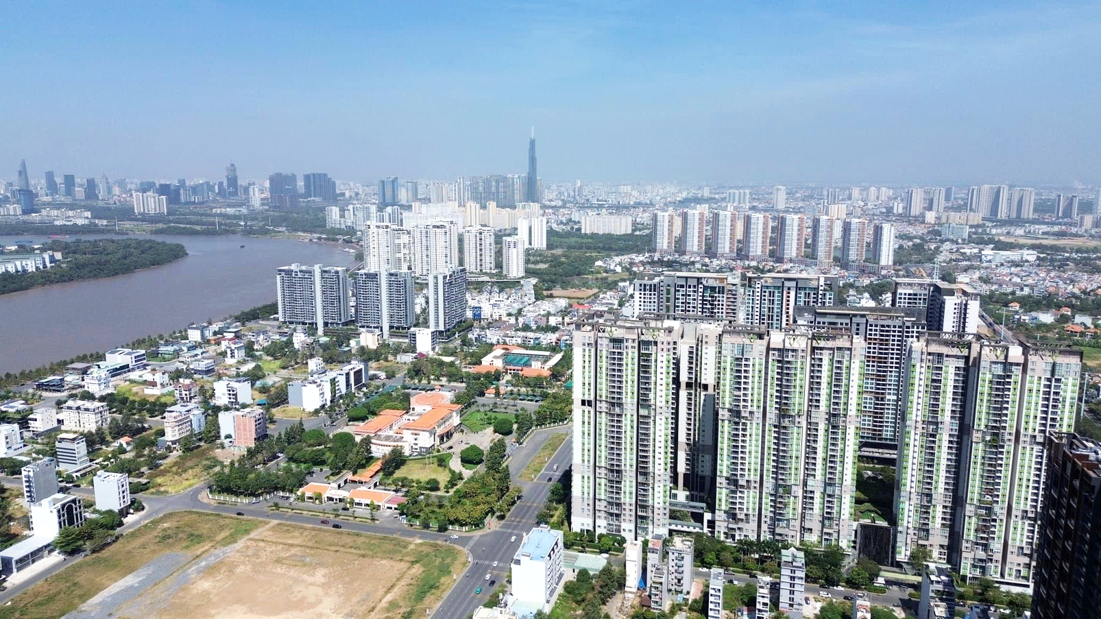 Theo một số chuyên gia, sau sáp nhập mặt bằng giá nhà ở tại TPHCM không những giảm mà còn tăng.  Ảnh chụp khu vực TP Thủ Đức (trước đây), nơi tập trung nhiều dự án nhà ở của TPHCM