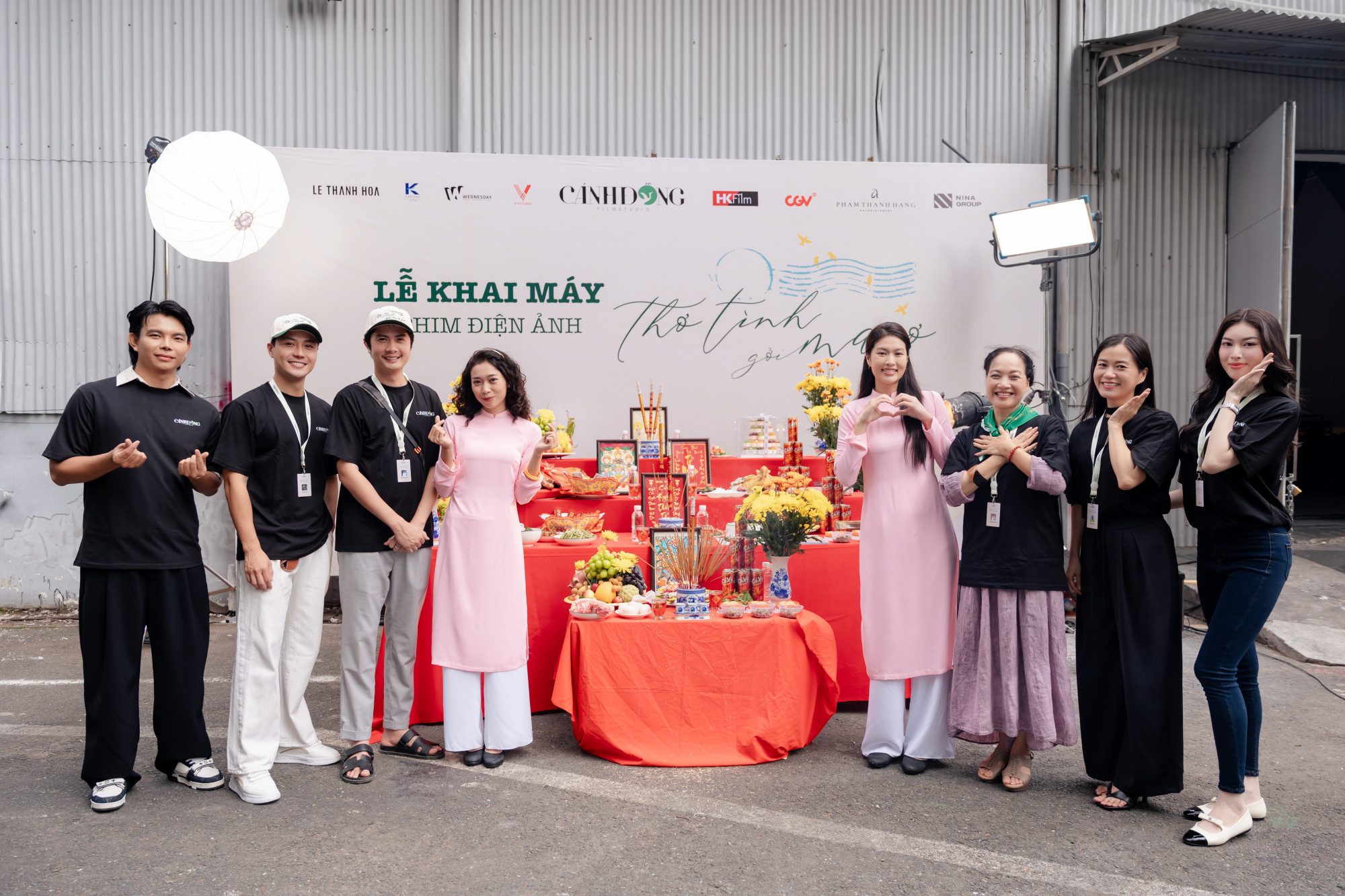 Thơ Tình Gởi Ma Sơ mang màu sắc tình cảm – hài hước, hứa hẹn là làn gió mới khi khai thác chuyện tình lãng mạn, nên thơ trong bối cảnh nhà thờ vùng biển miền Trung. Bộ phim được ghi hình tại ba tỉnh Phú Yên, Bình Định và Ninh Thuận với khung cảnh lãng mạn, mới mẻ, dự kiến ra mắt khán giả vào năm 2026.