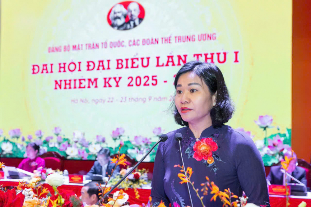 Chủ tịch Hội LHPN Việt Nam Nguyễn Thị Tuyến tham luận tại đại hội, sáng 22/9. Ảnh: Quang Vinh