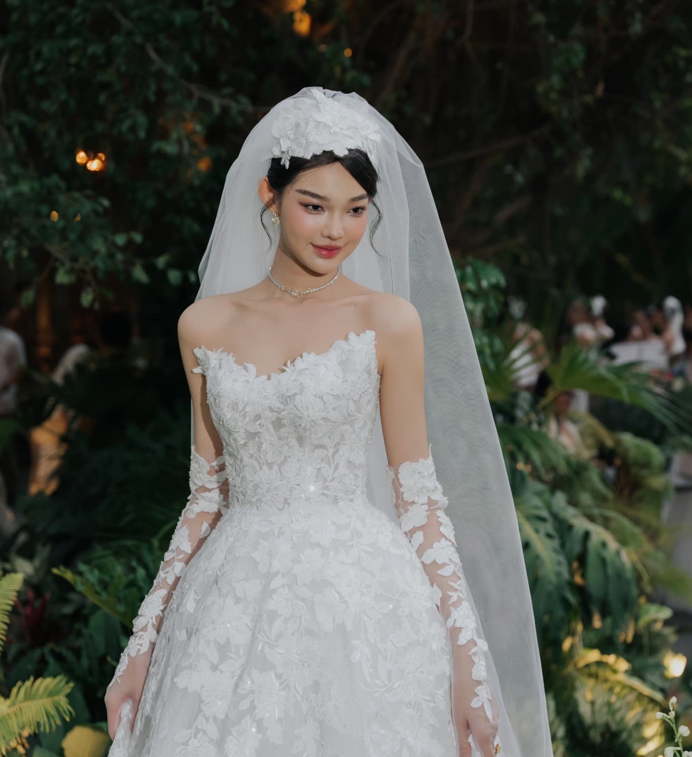 Từ nàng thơ ngọt ngào, thiếu nữ e ấp đến quý cô gợi cảm, Bé Quyên đang khẳng định vị thế của mình như một gương mặt tiềm năng trong làng thời trang và nghệ thuật.