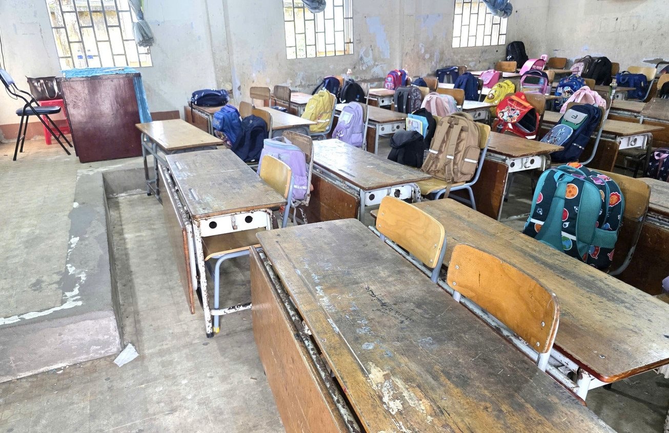 Hiện trạng xuống cấp ở trường Tiểu học Vĩnh Tân, TP.HCM - Ảnh: Hương Chi.