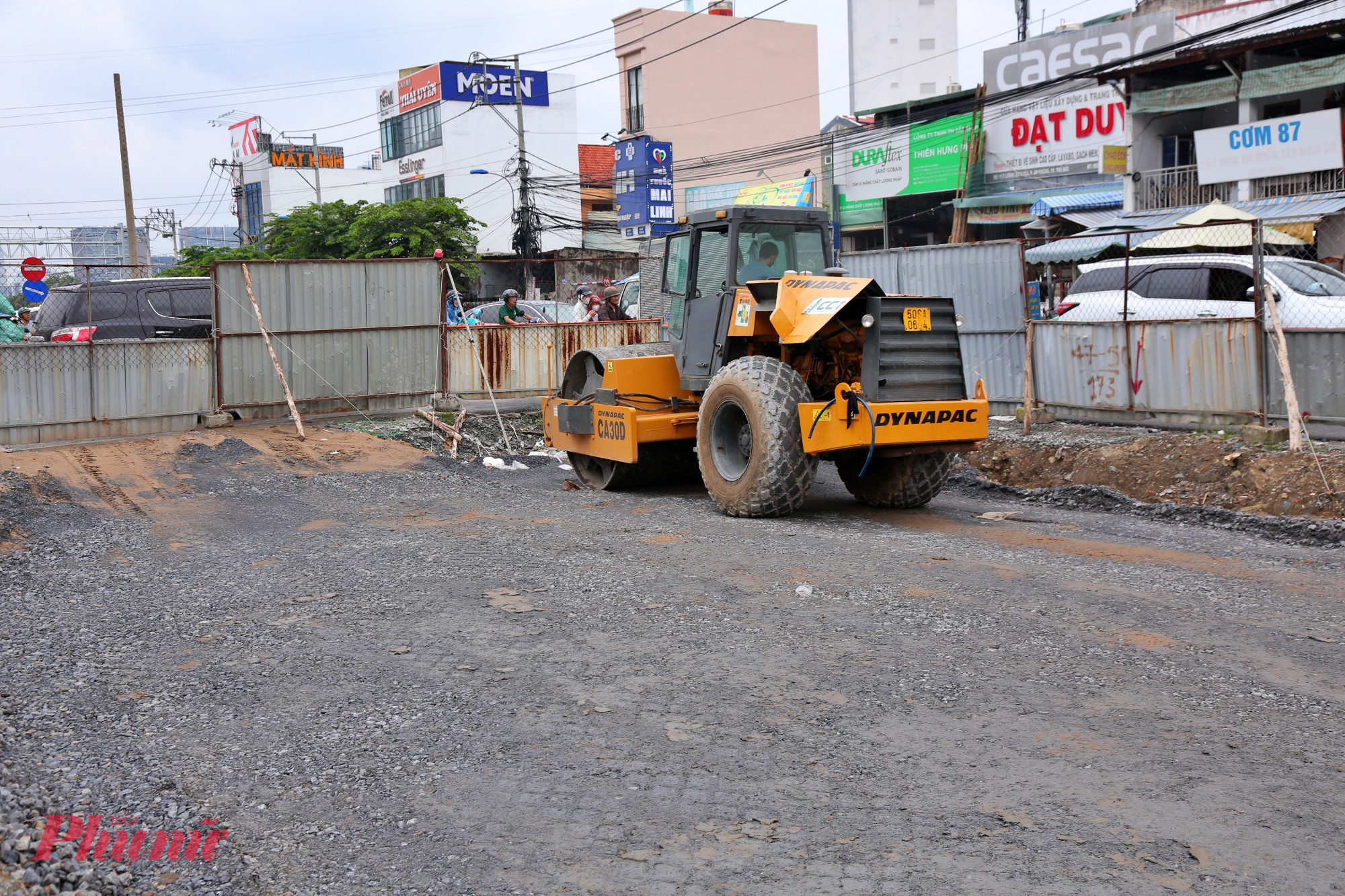 Đoạn gần vòng xoay Trần Não cơ bản đã hoàn thành việc san lấp mặt bằng.
