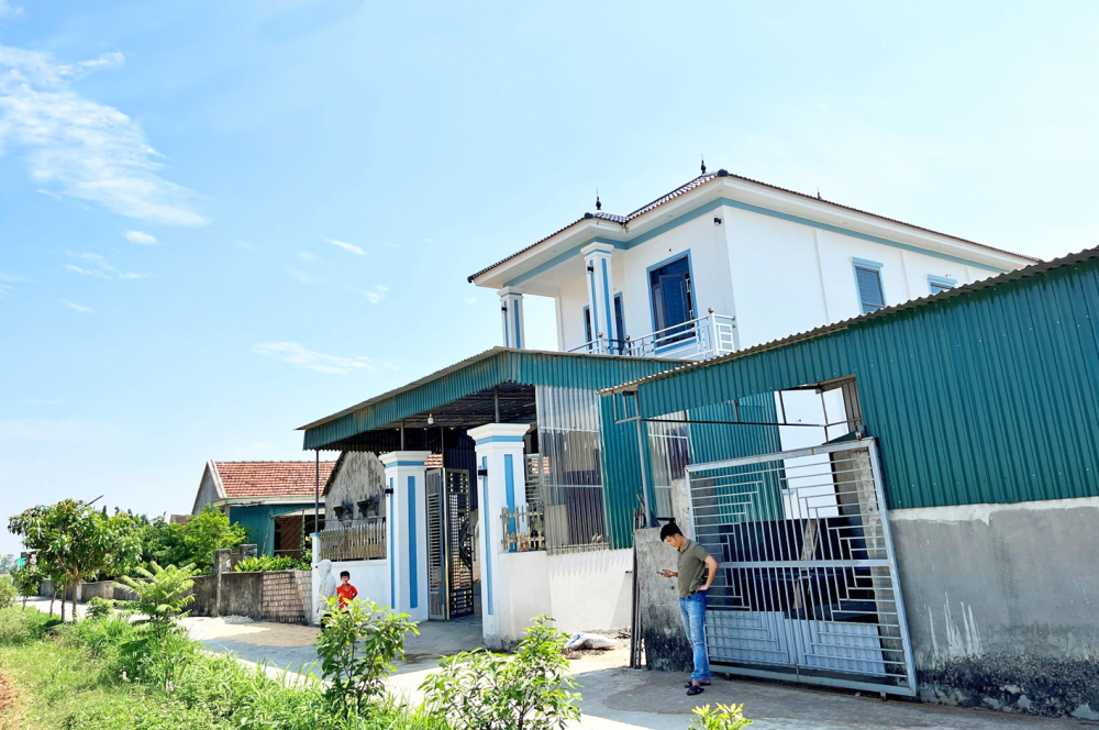 Dù mua đất do chính quyền xã bán và sinh sống ổn định từ hàng chục năm qua, nhưng hàng trăm hộ dân ở xã An Châu, tỉnh Nghệ An vẫn chưa được cấp sổ đỏ