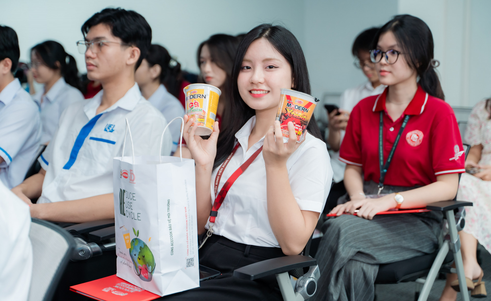 Sinh viên tham gia chuỗi workshop “Hành trang cho sự nghiệp Happy” - Ảnh: Acecook Việt Nam