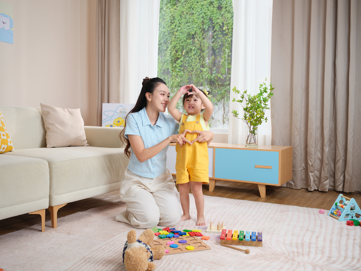 Giúp con phát triển cả thể chất lẫn trí tuệ là ưu tiên của các bậc cha mẹ - Ảnh:Abbott