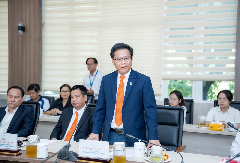 PGS.TS. Lê Văn Huy - Hiệu trưởng Trường Đại học Kinh tế - Đại học Đà Nẵng - Ảnh: Techcombank