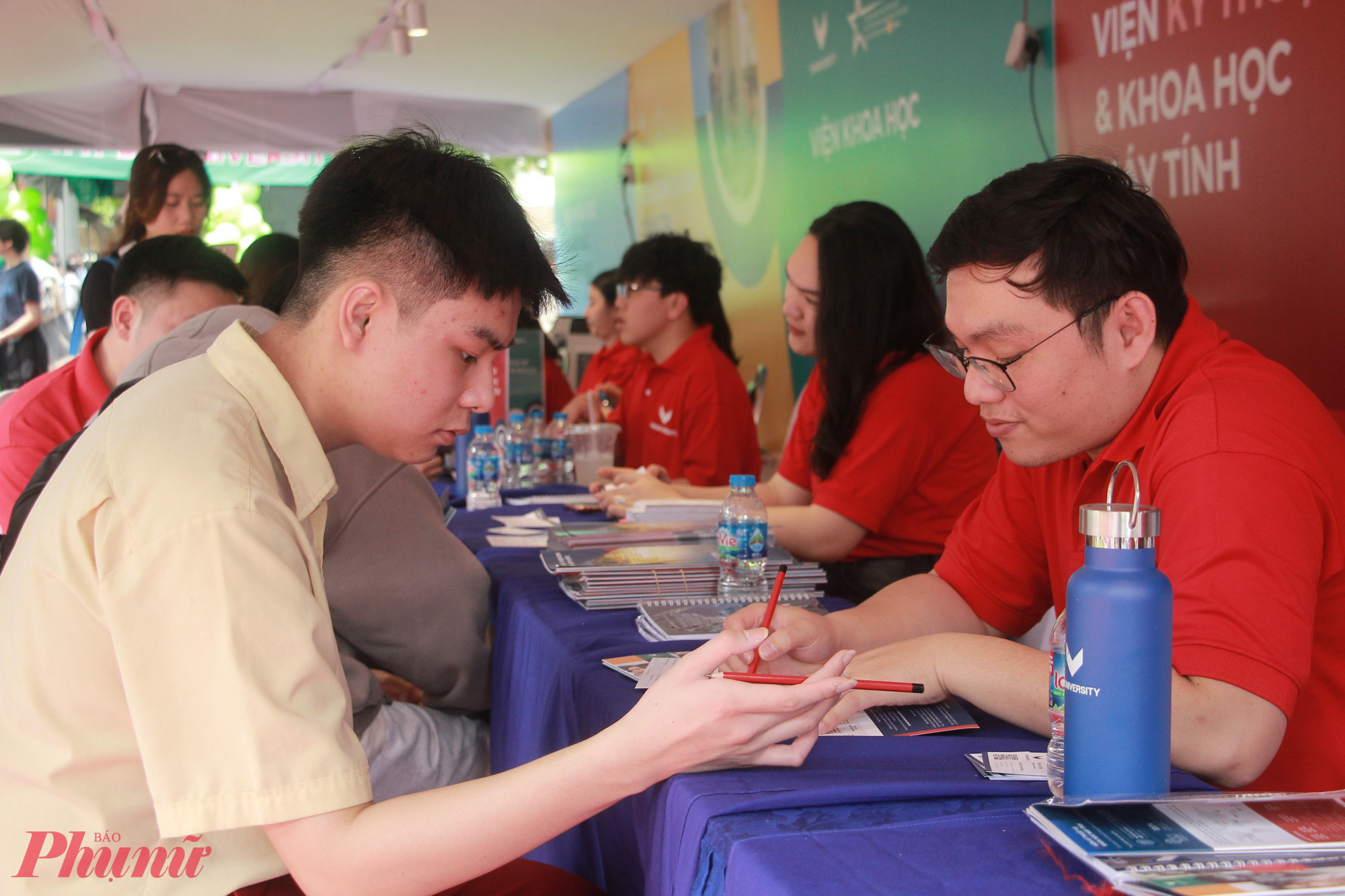 học sinh dự bị đại học được bồi dưỡng kiến thức văn hóa ở 3 môn theo tổ hợp môn sử dụng để xét tuyển vào trường dự bị đại học - Ảnh: Nguyễn Loan