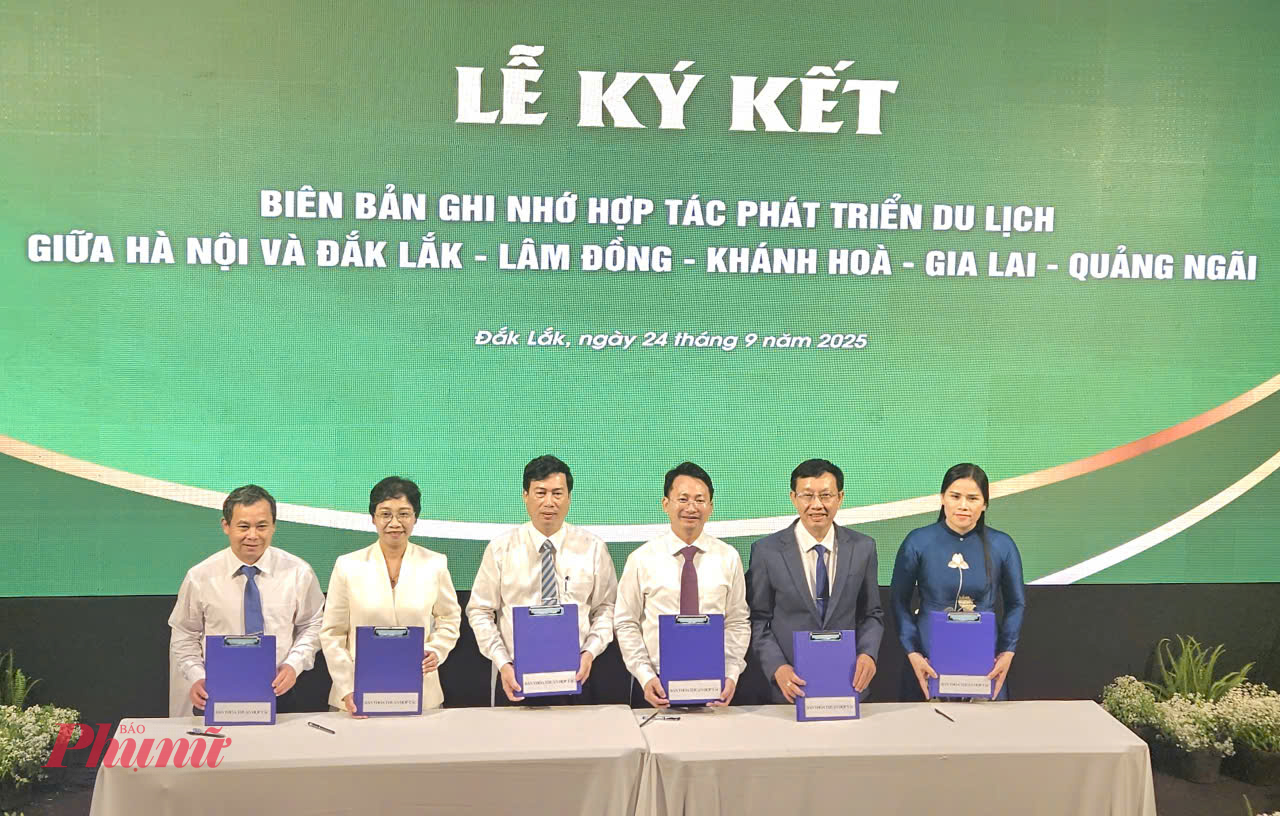 Lễ ký kết biên bản hợp tác phát triển du lịch giữa Sở Du lịch Hà Nội với Sở Văn hóa, Thể thao và Du lịch các tỉnh Đắk Lắk, Gia Lai, Lâm Đồng, Quảng Ngãi, Khánh Hòa