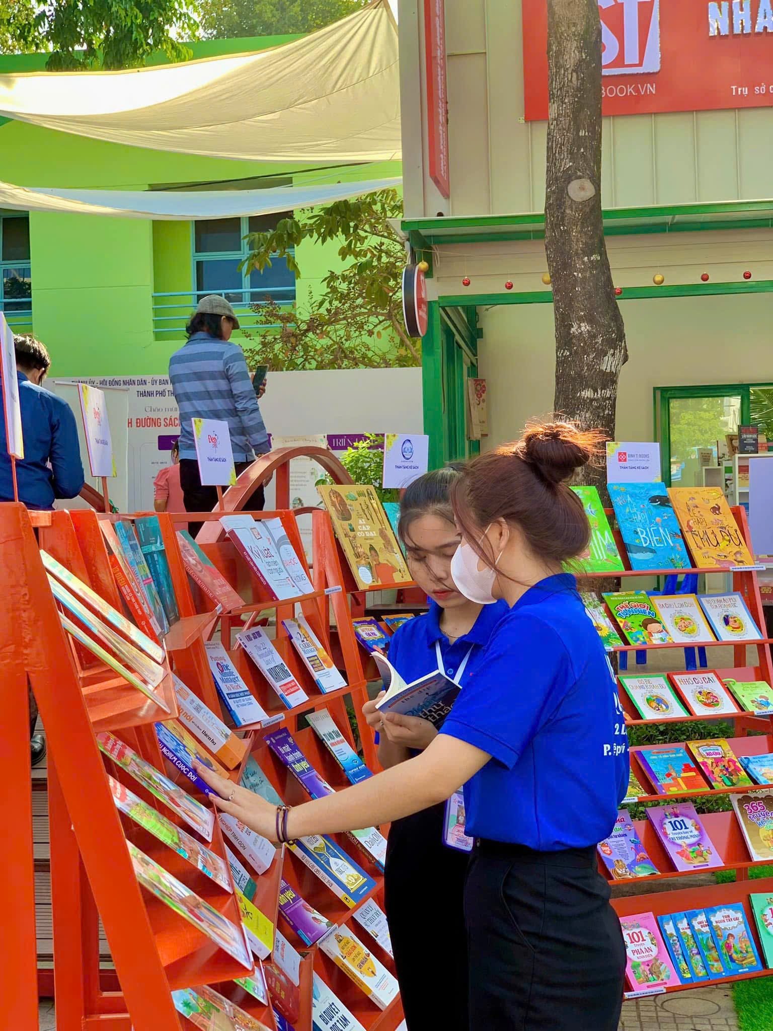 Lễ hội quy tụ hơn 20 nhà xuất bản hàng đầu với hàng trăm ngàn các đầu sách uy tín
