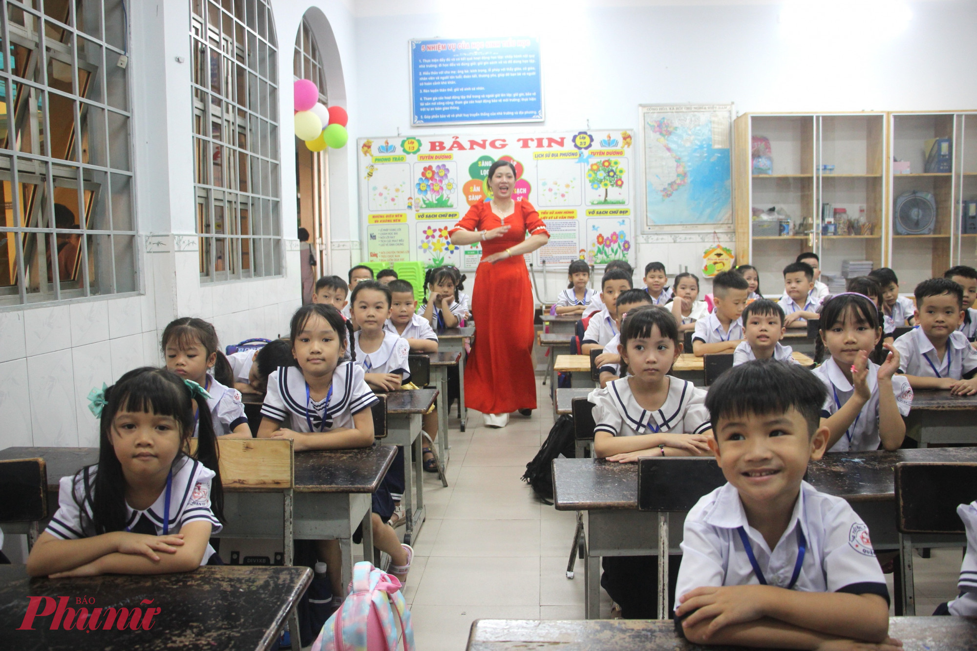 Những môn thiếu giáo viên các trường có thể tăng số tiết cho giáo viên và tính thành giờ dạy thêm, tuy nhiên Theo quy định mới của Bộ GD-ĐT, tổng số tiết dạy thêm trong một năm học của mỗi nhà giáo không quá 200 tiết.