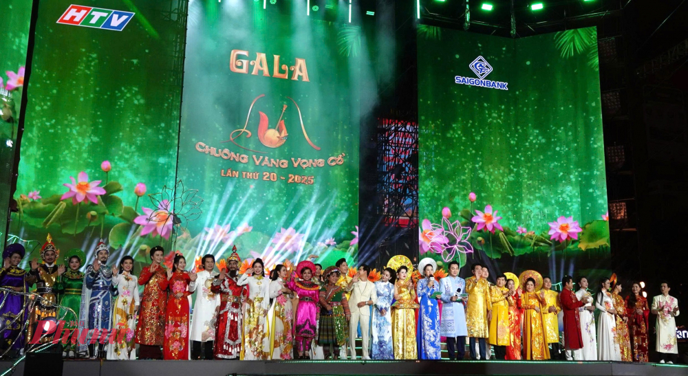 Dù gặp sự cố hy hữu nhưng Gala Chuông vàng vọng cổ 2025 là dấu ấn đặc biệt qua 20 năm cuộc thi Chuông vàng vọng cổ - Ảnh: Cúc Nguyễn