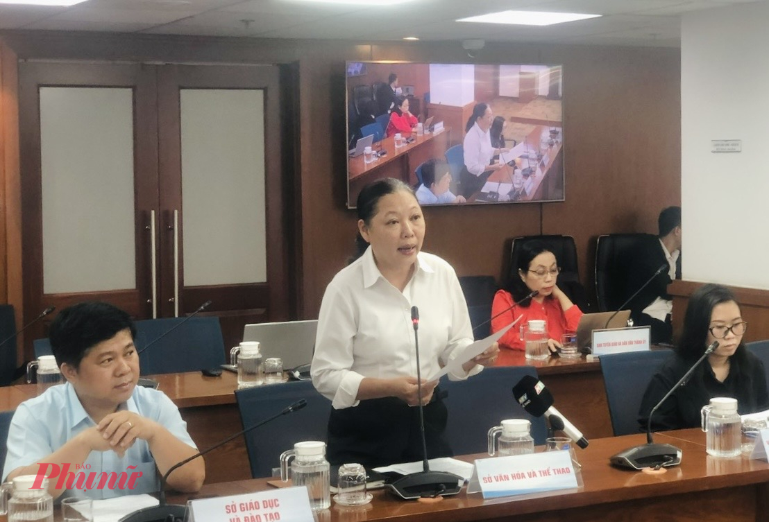 Bà Phạm Đắc Mỵ Trân - quyền Trưởng phòng Phòng Thông tin điện tử, Sở VH-TT TPHCM chia sẻ tại họp báo