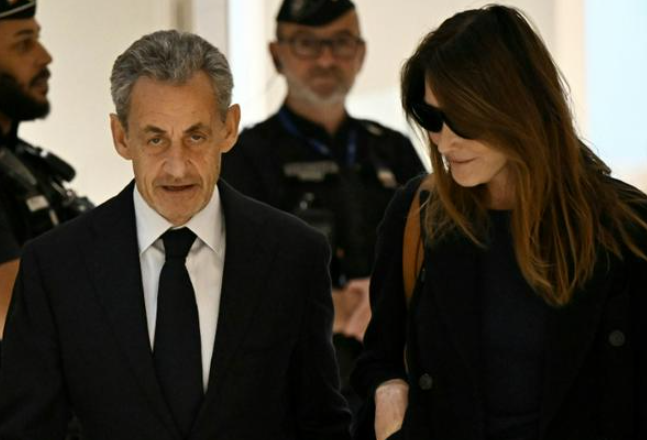 Cựu Tổng thống Pháp Nicolas Sarkozy đã có mặt cùng phu nhân Carla Brun để ra phán quyết