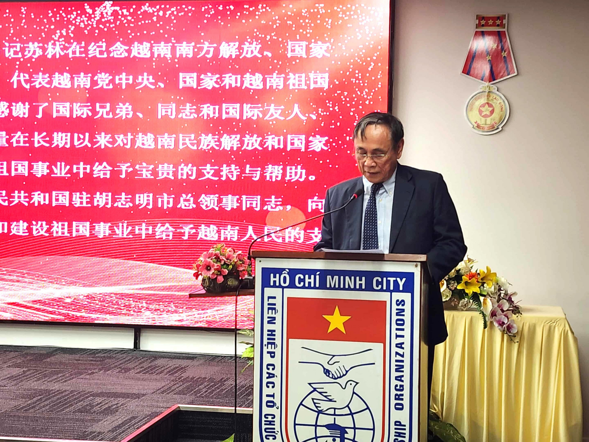 Ông Trần Kháng Chiến, Phó Chủ tịch Hội Hữu nghị Việt Nam – Trung Quốc TPHCM, phát biểu tại sự kiện