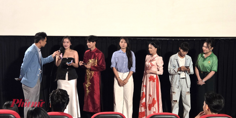 Các bạn trẻ