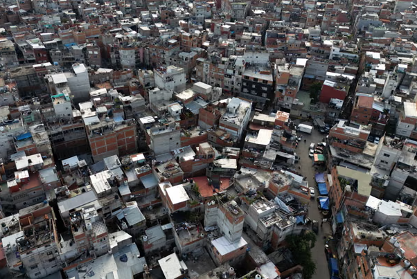 Nhìn từ trên không của khu phố Villa 1-11-14 ở Buenos Aires vào ngày 23 tháng 4 năm 2025. Ảnh: Luis Robayo / AFP / Getty Images