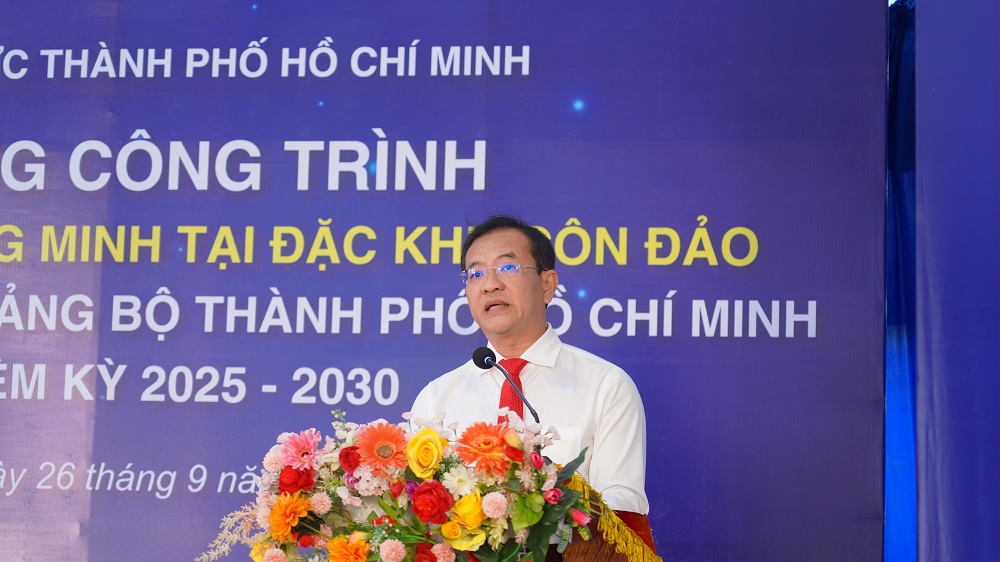 Đồng chí Huỳnh Tân Định - Thành ủy viên, Phó bí thư Đảng ủy Ủy ban nhân dân TPHCM phát biểu chỉ đạo tại buổi lễ - Ảnh: EVNHCMC