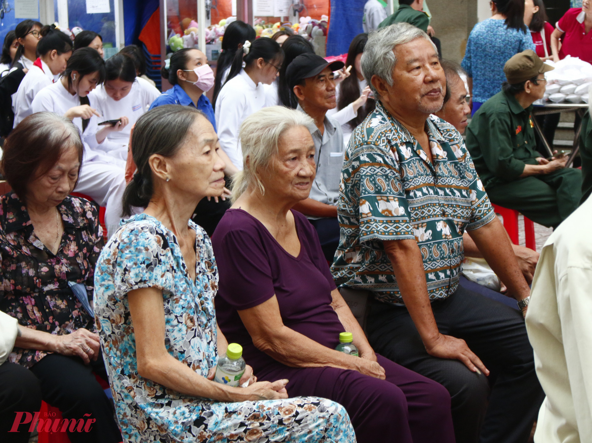 Đông đảo người dân tham dự