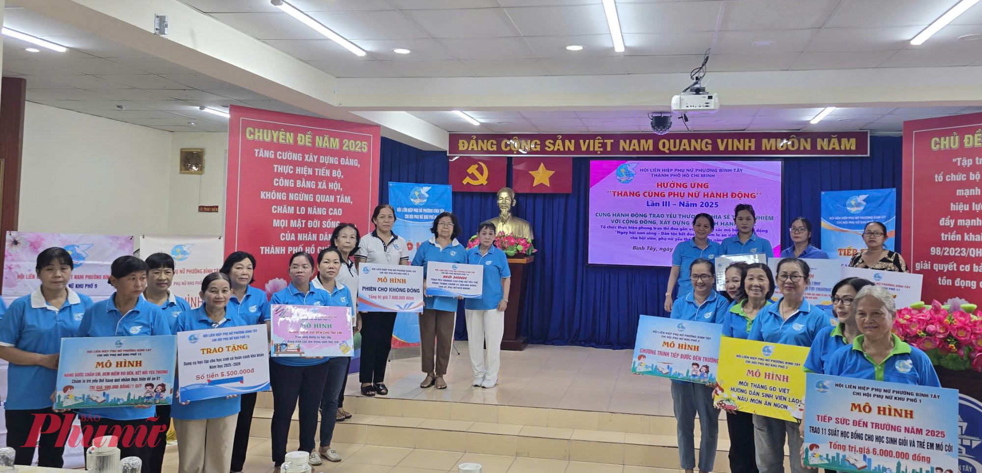 Chi hội phụ nữ khu phố đăng ký các công trình thi đua với nhiều công dân gắn với chăm lo cho phụ nữ và trẻ em 