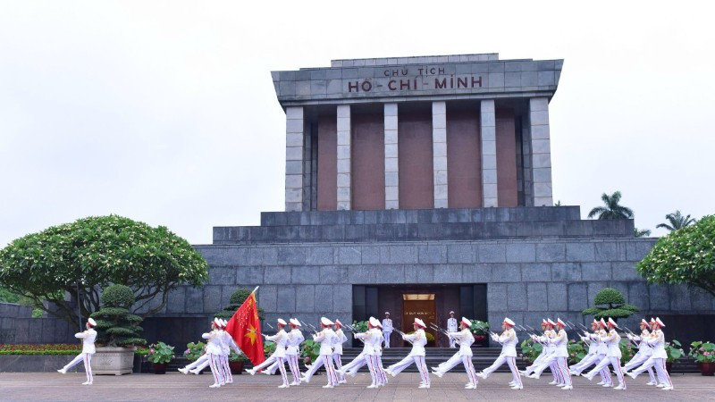 Các chiến  sĩ  Bộ  Tư  lệnh  Lăng Chủ tịch  Hồ Chí Minh đang làm nhiệm vụ. Ảnhh: Internet