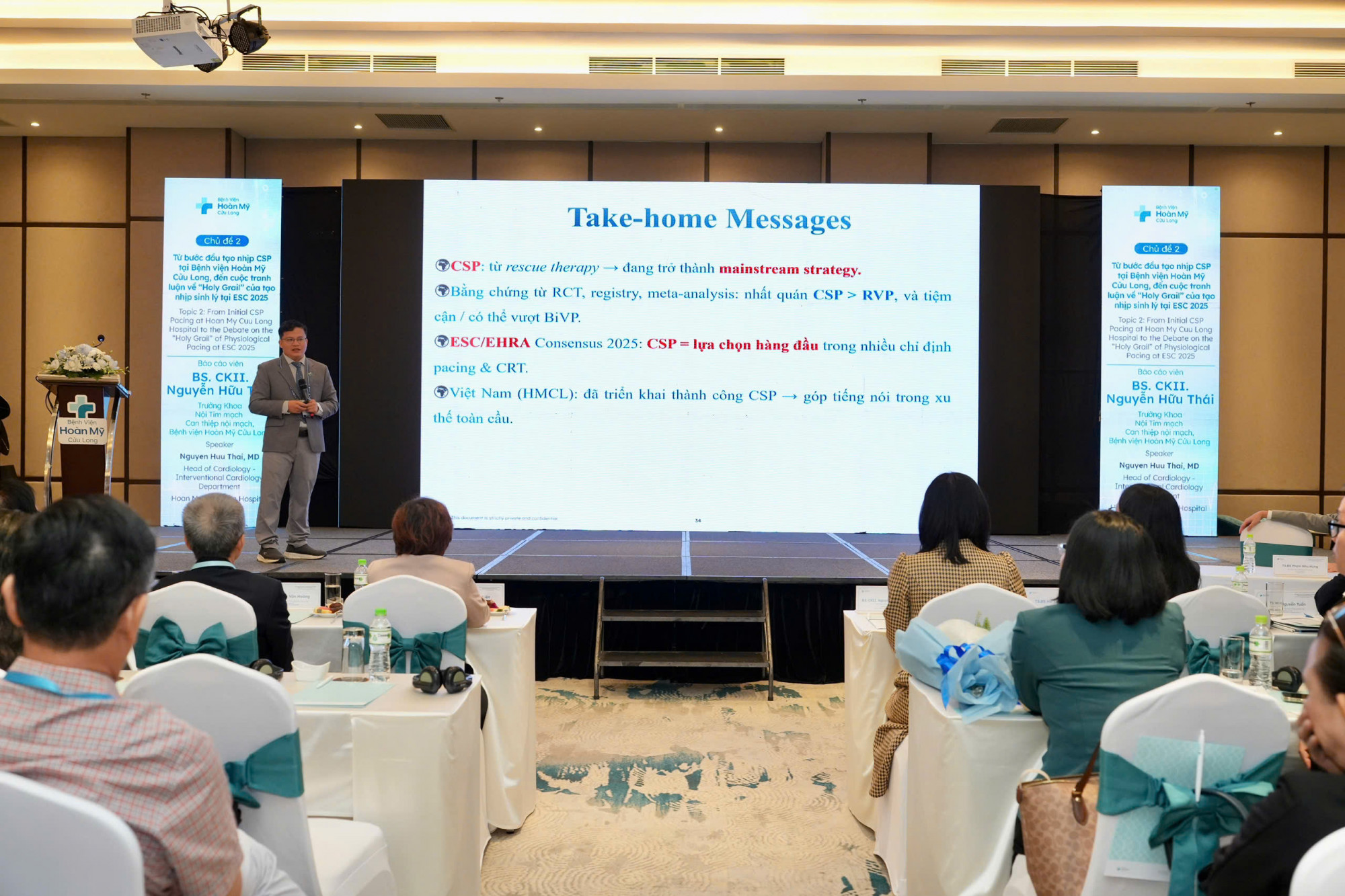 Các bác sĩ cũng trao đổi về “Tim mạch toàn diện ESC 2025 - từ khuyến cáo đến cá thể hóa điều trị”,