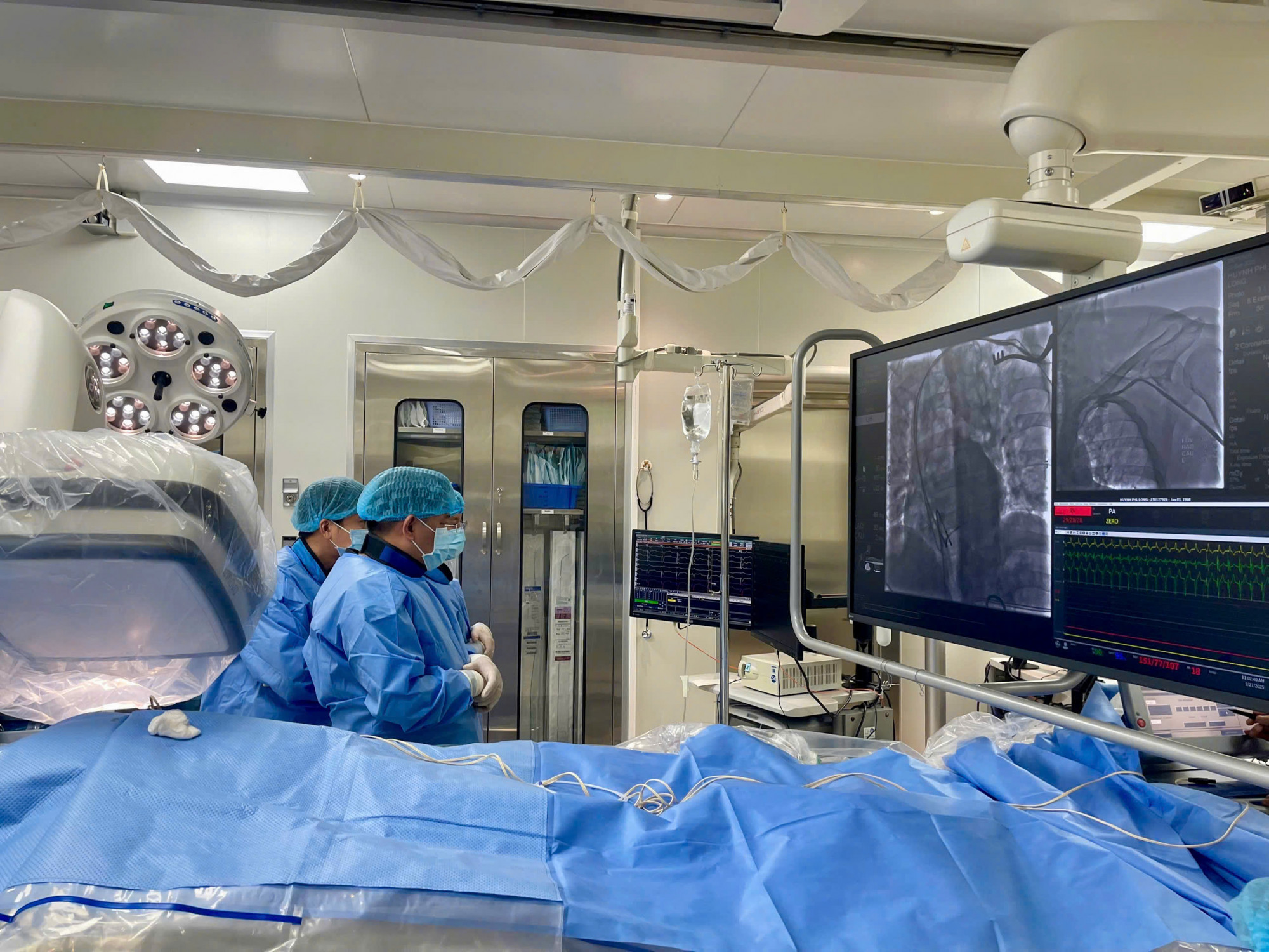 Đầu tư máy móc, thiết bị y tế hiện đại, giúp điều trị tim mạch ở vùng ĐBSCL được tốt hơn. Ảnh: CTV