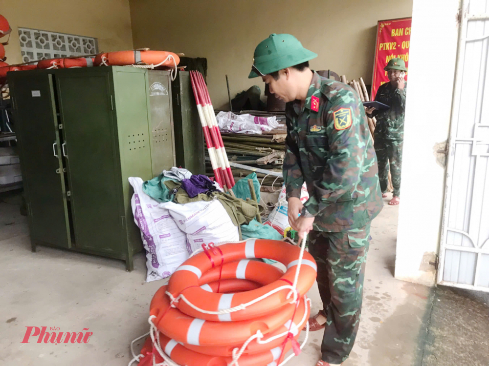 Để chủ động ứng phó, Bộ CHQS tỉnh Quảng Trị chỉ đạo các cơ quan, đơn vị duy trì nghiêm quân số trực, báo động triển khai công tác phòng, chống bão. 