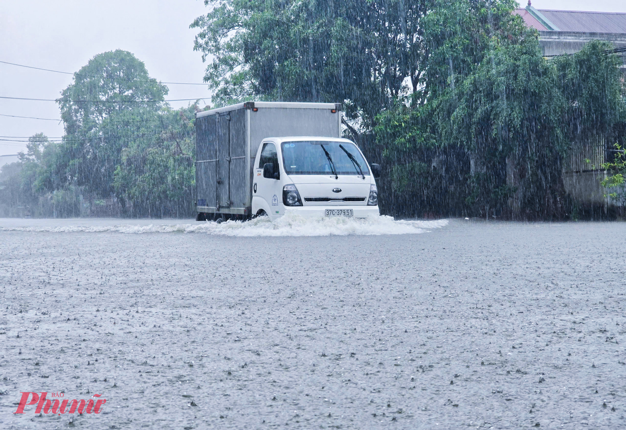 Ảnh hưởng của bão Bualoi (bão số 10), nhiều nơi ở tỉnh Nghệ An xuất hiện mưa lớn kéo dài từ đêm 26/9 đến trưa ngày 27/9. 