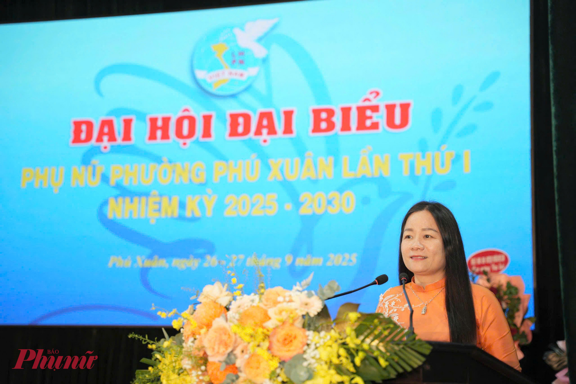 đồng chí Trần Thị Kim Loan - Thành ủy viên, Phó Chủ tịch MTTQ Việt Nam TP Huế, Chủ tịch Hội LHPN TP Huế phát biểu chỉ đạo đại hội