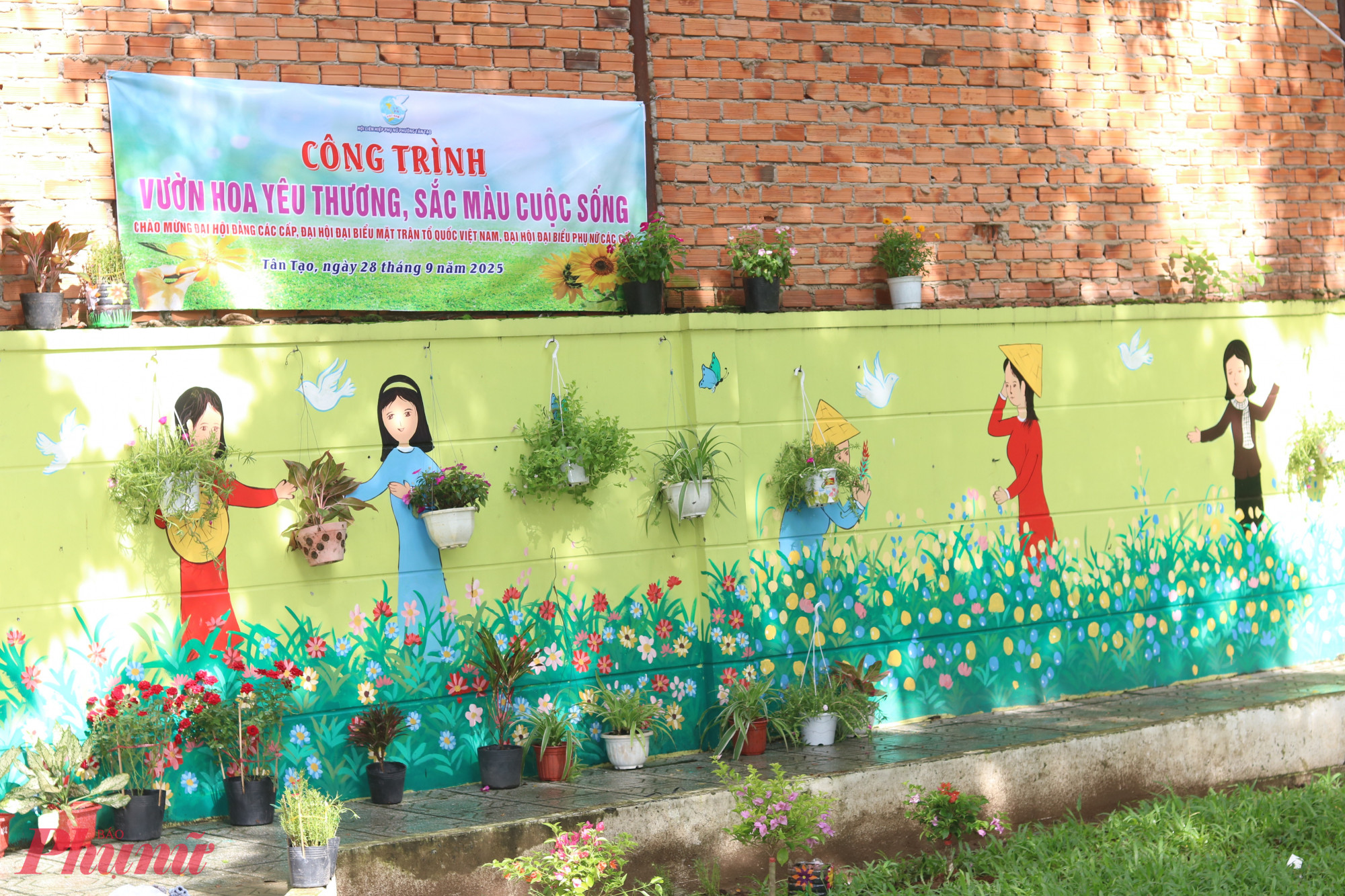 Công trình do Hội LHPN phường Tân Tạo thực hiện tại công viên C3 - Ảnh: Thảo Nguyên