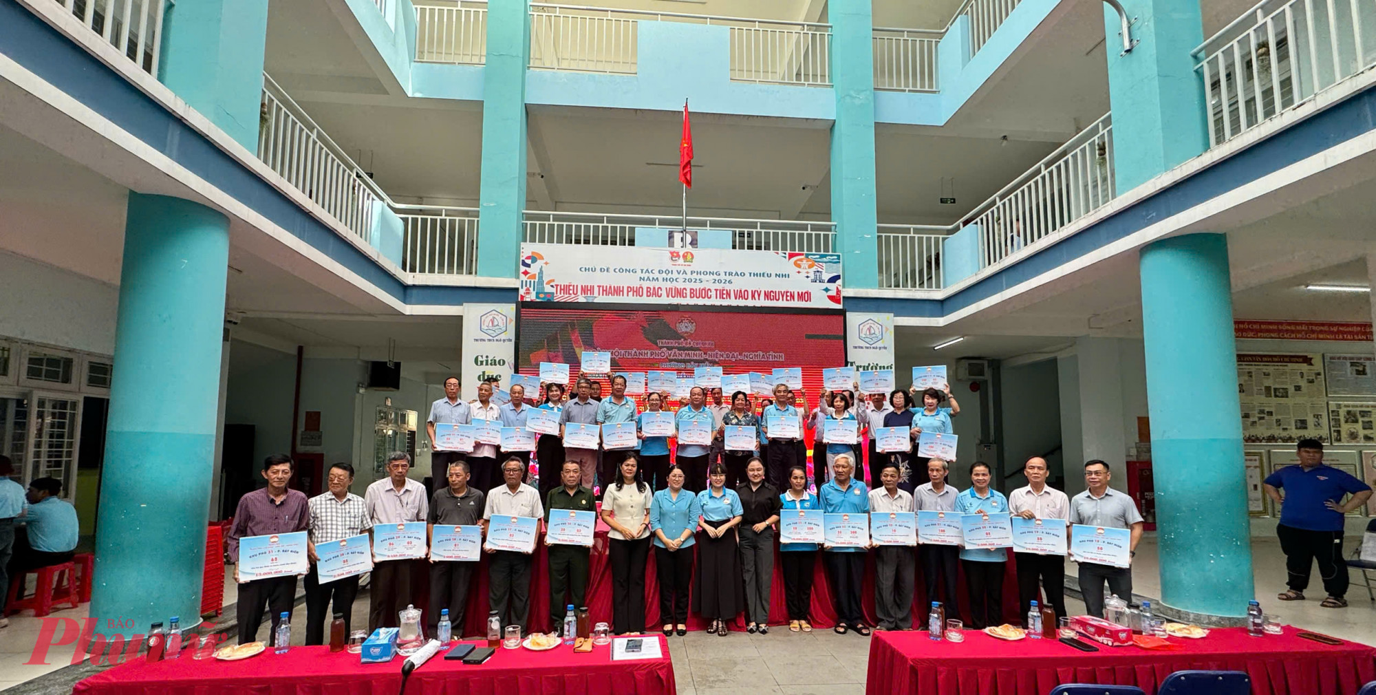 45 khu phố hưởng ứng thi đua trong đợt chào mừng Đại hội với 45 phần việc thiết thực như: Chăm lo cho trẻ em, người già, phụ nữ, người khó khăn, yếu thế, tổ chức các lớp tuyên truyền pháp luật về chủ đề an toàn giao thông, phòng cháy chữa cháy, an ninh mạng, cũng như hướng dẫn để tạo việc làm cho phụ nữ và người khó khăn và nhiều nội dung khác.