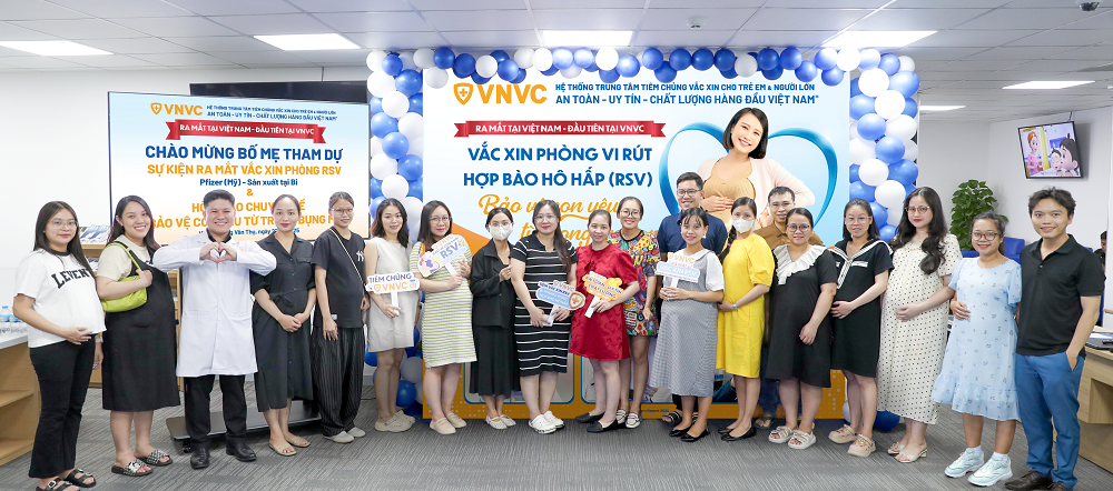 Nhiều mẹ bầu tham dự hội thảo chuyên đề về chăm sóc sức khỏe thai phụ và phòng ngừa RSV do VNVC tổ chức trên toàn quốc ngày 27/9 - Ảnh: Mộc Thảo
