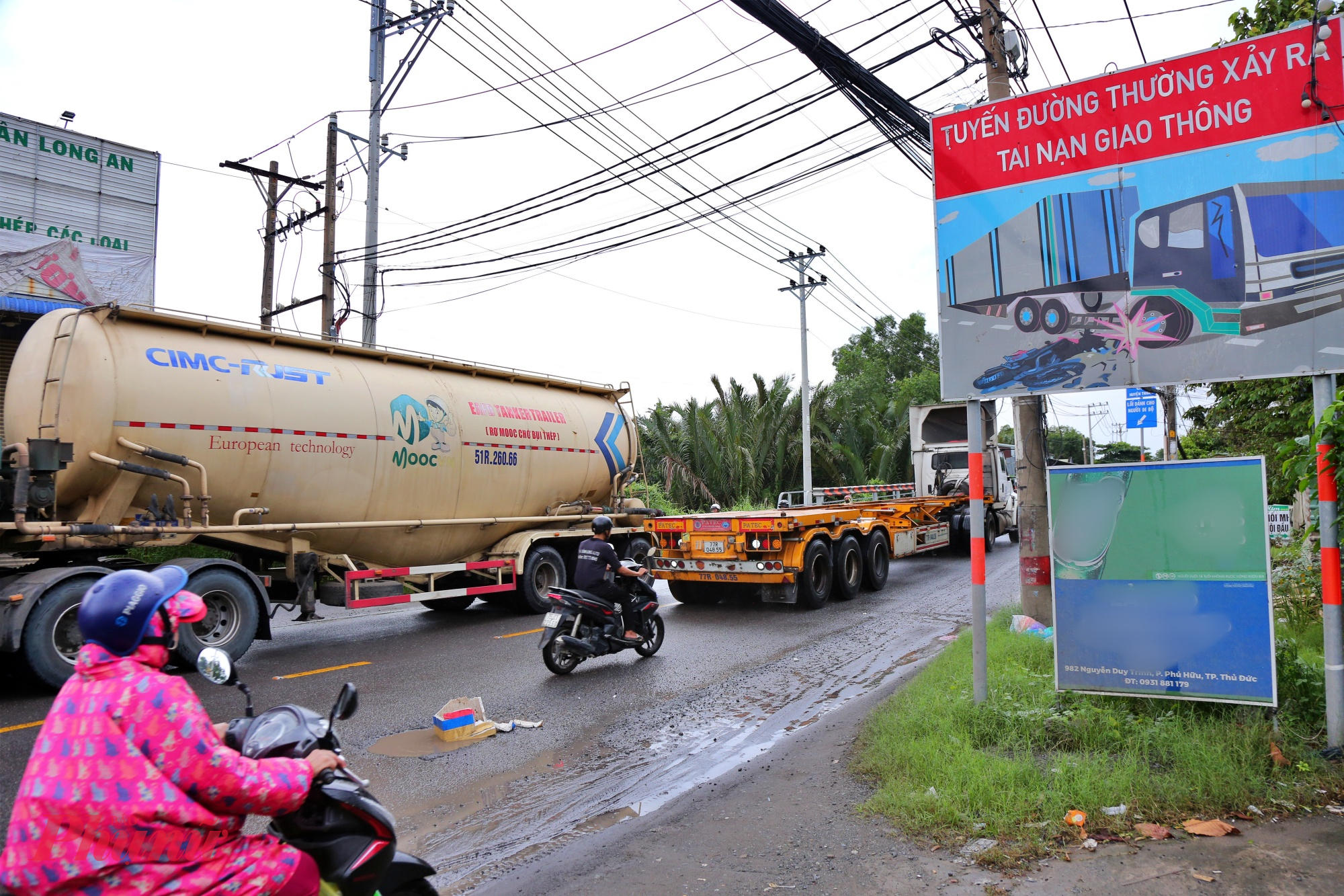 Đặc biệt, đoạn dài 1,6 km từ vòng xoay Phú Hữu (Vành đai 2) đến cổng Khu công nghiệp Phú Hữu bị coi là “tử thần rình rập”. 