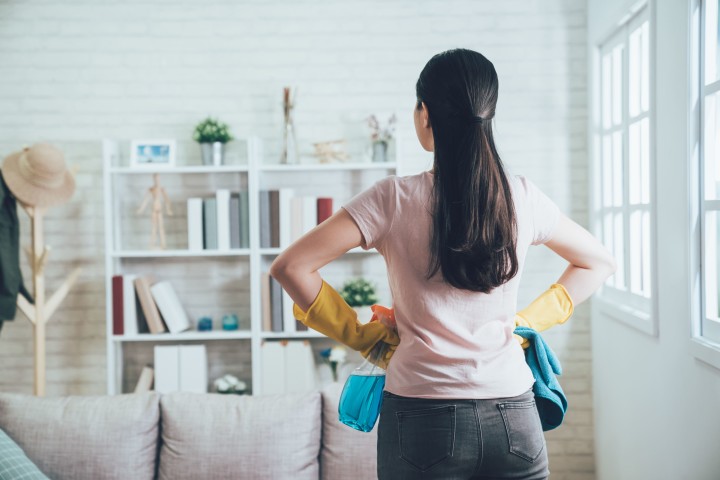 Thay vì căng mình ra dọn dẹp, than vãn về chuyện mẹ chồng bừa bộn, tôi chọn cách mắt nhắm mắt mở mà sống.