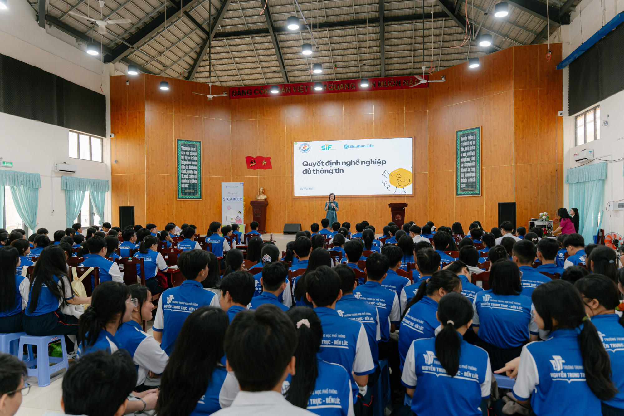 Chương trình S-Career 2025 ghi dấu ấn bằng chuỗi hoạt động đa dạng, thành công thu hút gần 2.100 học sinh và hơn 200 giáo viên tham gia - Ảnh: Shinhan Life Việt Nam