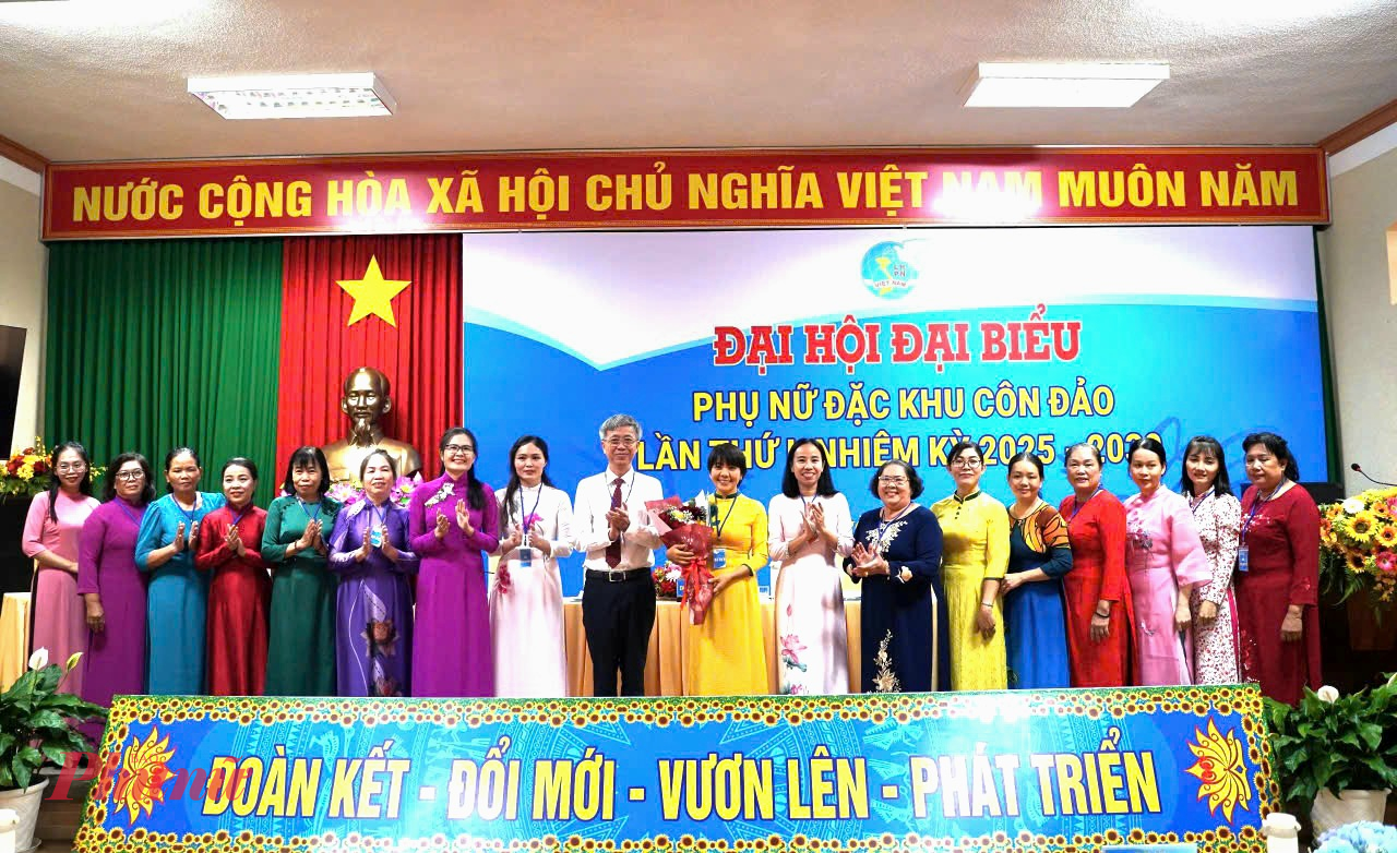 Tại Đại hội, các đại biểu đã tiến hành bầu Ban Chấp hành, Ban Thường vụ, Ủy Ban kiểm tra Hội LHPN Đặc khu Côn Đảo nhiệm kỳ 2025 - 2030. Bà Nguyễn Thị Thu Thảo tiếp tục được tín nhiệm, bầu giữ chức vụ Chủ tịch Hội LHPN Đặc khu Côn Đảo lần thứ I, nhiệm kỳ 2025 -2030 -- Ảnh: Hội LHPN đặc khu Côn Đảo