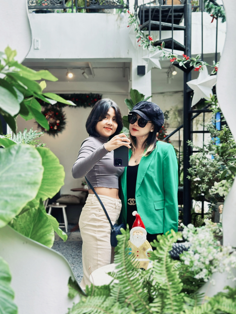 Chị Lê Thảo (bìa phải) và chị Kim Liên (bìa trái) là đôi bạn thân từ khi còn ngồi trên ghế nhà trường đến khi làm mẹ đơn thân - Ảnh do nhân vật cung cấp