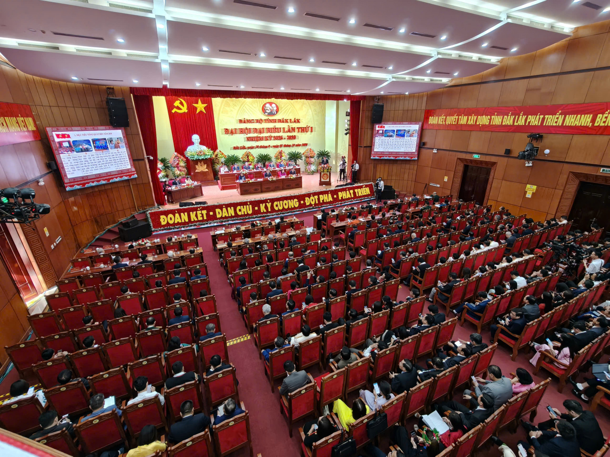 Đắk Lắk bước vào nhiệm kỳ 2025-2030: Tầm vóc mới, khát vọng mới, thành công mới Toàn cảnh đại hội - Ảnh: B.X.