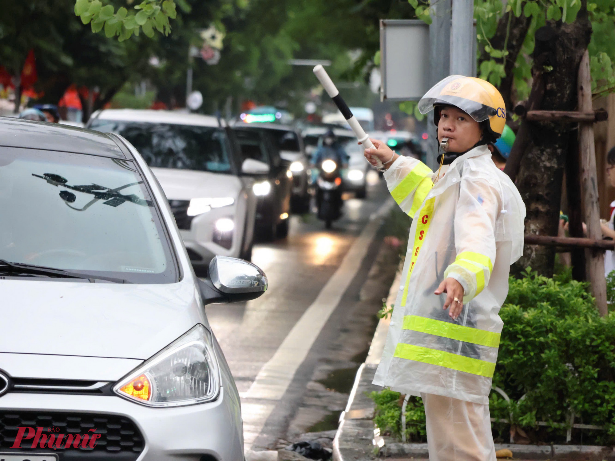 Theo  Trung tâm Dự báo khí tượng thủy văn quốc gia, ngày 30/9,  TP. Hà Nội nhiều mây, có mưa vừa, mưa to và dông, cục bộ có nơi mưa rất to. Gió đông đến đông nam cấp 2-4. Trong mưa dông có khả năng xảy ra lốc, sét và gió giật mạnh. Nhiệt độ thấp nhất: 23-25 độ. Nhiệt độ cao nhất: 28-30 độ.