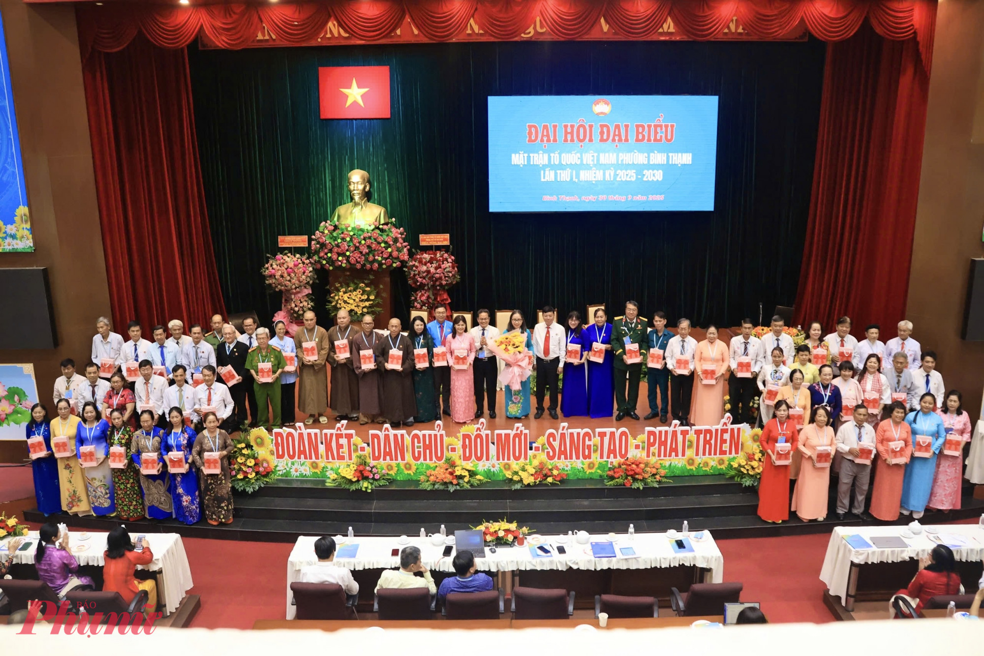 Các Ủy viên Ủy ban MTTQ Việt Nam phường Bình Thạnh, nhiệm kỳ 2025-2030 ra mắt.