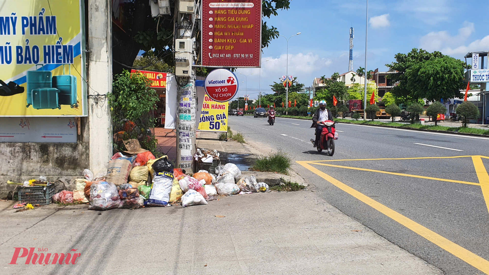 UBND xã lưu ý, trong thời gian tạm ngừng thu gom, vận chuyển rác thải sinh hoạt trên địa bàn, đề nghị các tổ chức, hộ gia đình và các cá nhân phát sinh rác thải sinh hoạt thực hiện phân loại rác thải rắn tại nhà, chia rác thành thành các loại: rác tái chế, rác hữu cơ và rác không tái chế. Sử dụng rác hữu cơ làm phân vi sinh, tạm lưu rác thải sinh hoạt tại hộ gia đình, không đem rác ra các tuyến đường và điểm tập kết rác để tránh tình trạng ùn ứ; việc lưu giữ chất thải rắn sinh hoạt phải đảm bảo vệ sinh, tránh gây mùi hôi, ô nhiễm môi trường.