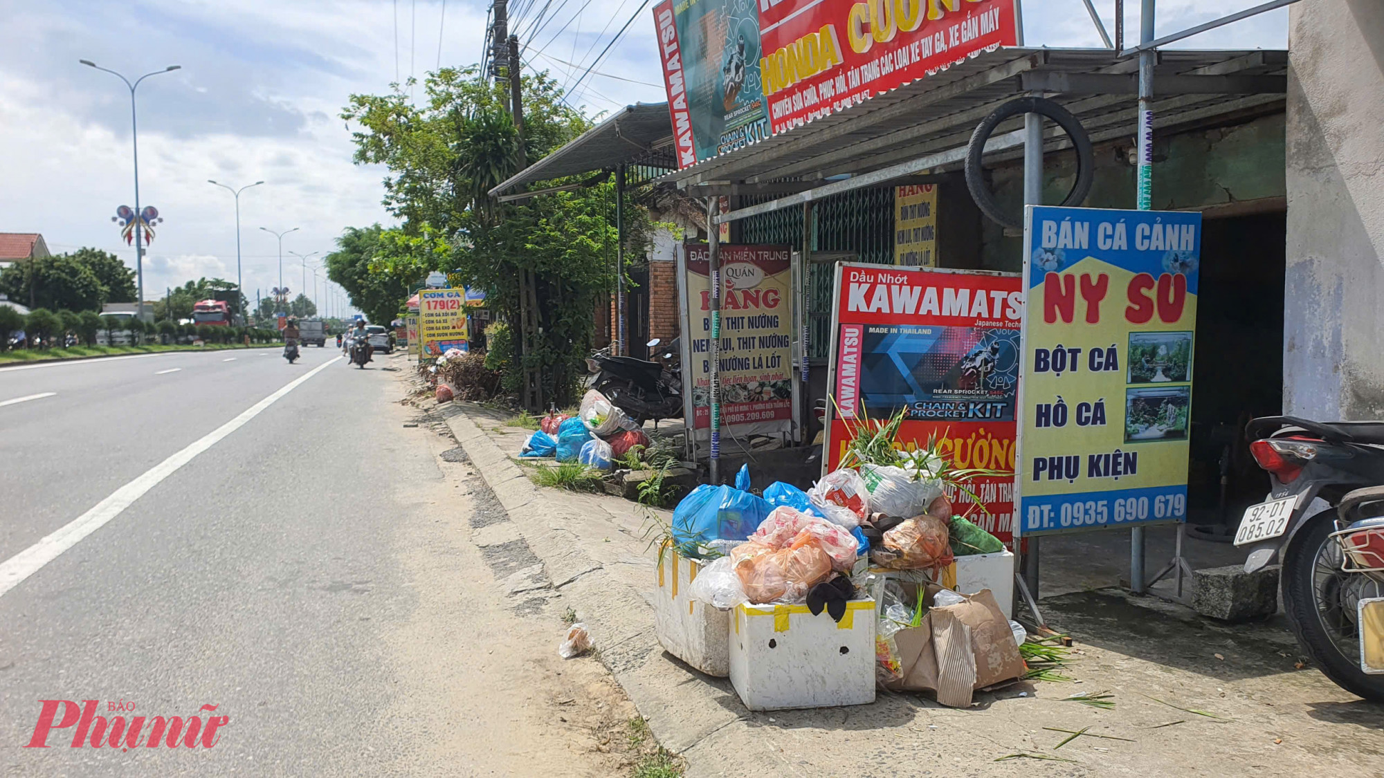 Do đó, UBND phường Điện Thắng Bắc thông báo cho toàn thể người dân trên địa bàn phường tạm ngừng thu gom rác thải, bà con nhân dân không đem rác thải ra điểm tập kết rác và tự phân loại xử lý rác tại hộ gia đình kể từ 16 giờ ngày 25/9 cho đến khi có thông báo mới.