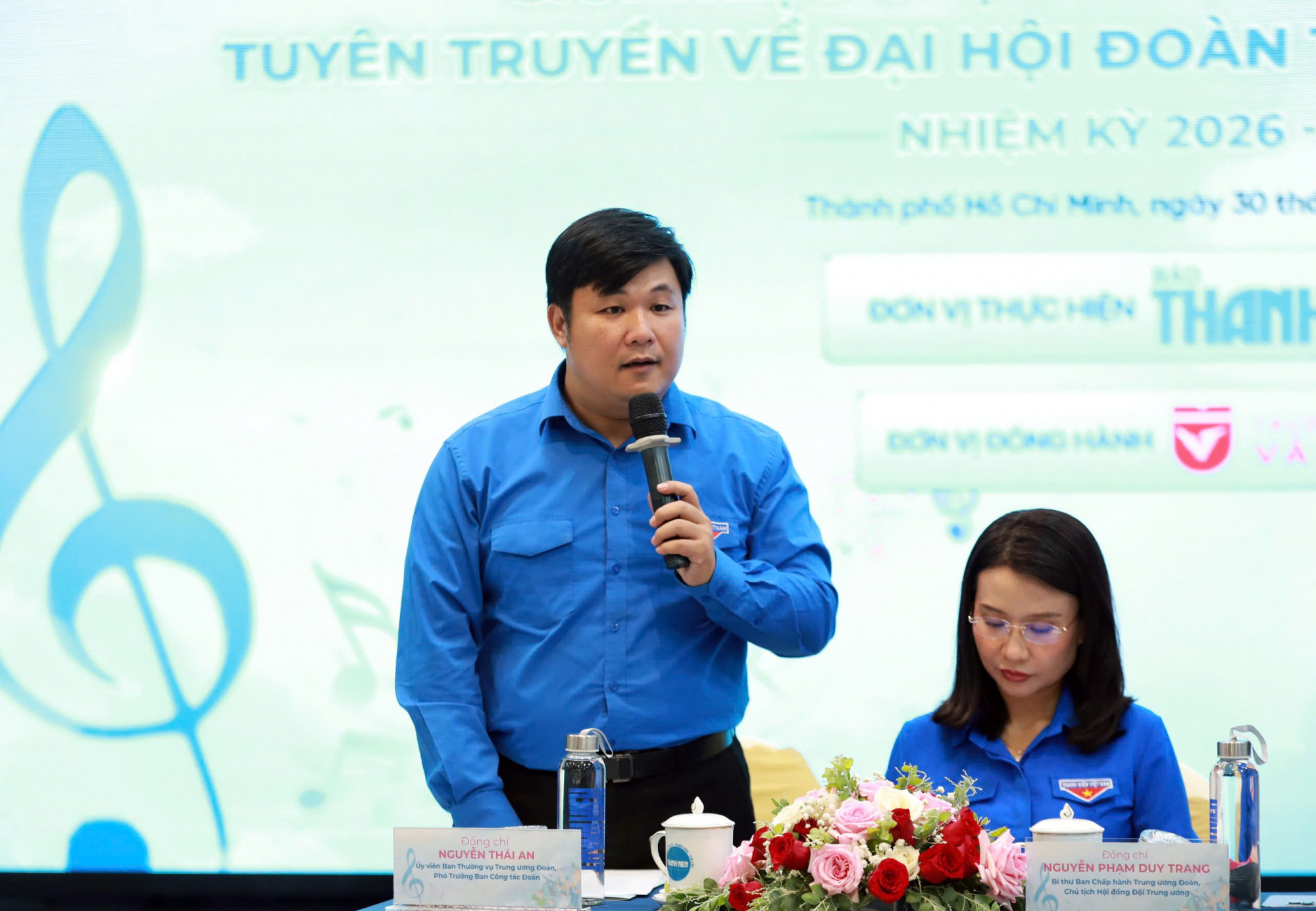 Ông Nguyễn Thái An ghi nhận những ý kiến đóng góp từ các nhạc sĩ