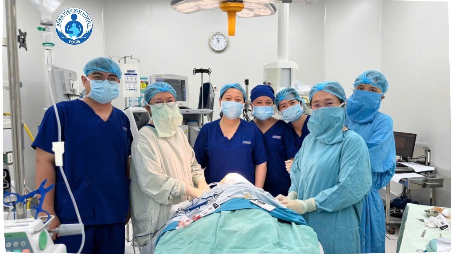 Bác sĩ Bệnh viện Nhi Đồng 1 đã phẫu thuật xử lý vết thương thành công cho bé H., ảnh BV