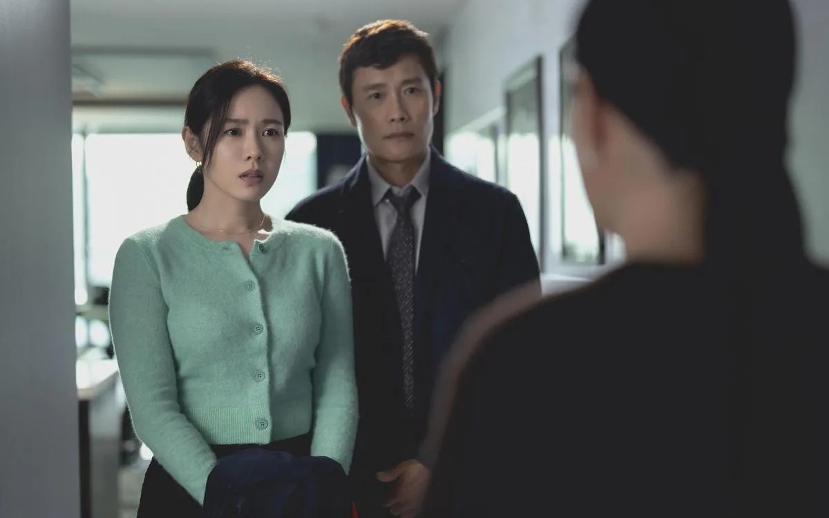 Son Ye Jin và Lee Byung Hun trong phim No other choice