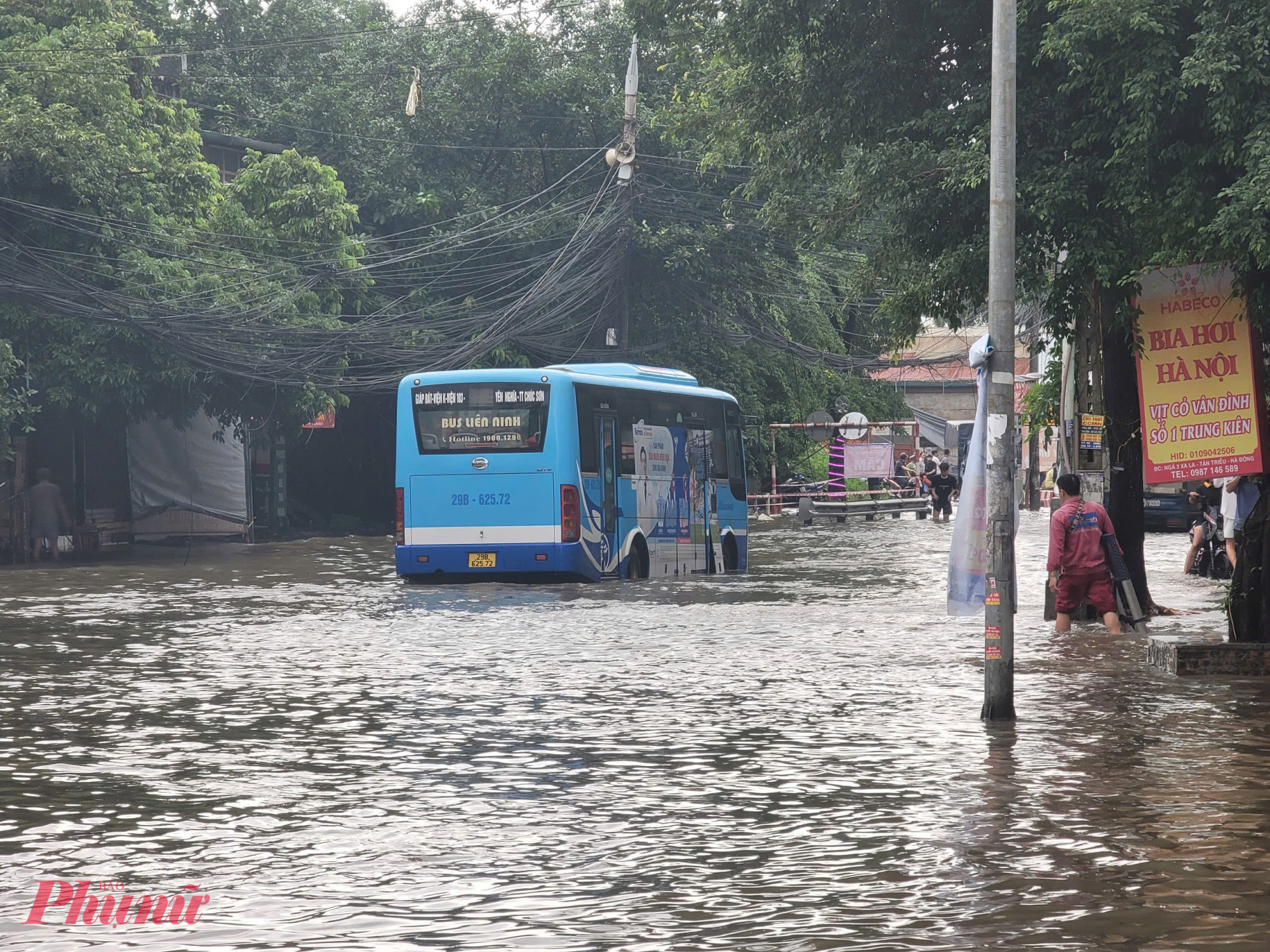 Trước thiệt hại do bão số 10 (Bualoi) gây ra trên địa bàn 5 tỉnh: Hà Tĩnh, Nghệ An, Ninh Bình, Quảng Trị, Thanh Hóa và căn cứ kết luận của Ban Thường vụ Thành ủy ngày 30/9, Ban Thường trực Ủy ban MTTQ Việt Nam thành phố Hà Nội quyết định hỗ trợ nhân dân 5 tỉnh trên với tổng số tiền 55 tỷ đồng để khắc phục hậu quả của cơn bão số 10. Đây là số tiền được trích từ Quỹ “Cứu trợ” Ủy ban MTTQ Việt Nam thành phố Hà Nội. Trong đó, hỗ trợ tỉnh Nghệ An (15 tỷ đồng); Hà Tĩnh (15 tỷ đồng); Quảng Trị (10 tỷ đồng); Ninh Bình (10 tỷ đồng); Thanh Hóa (5 tỷ đồng).